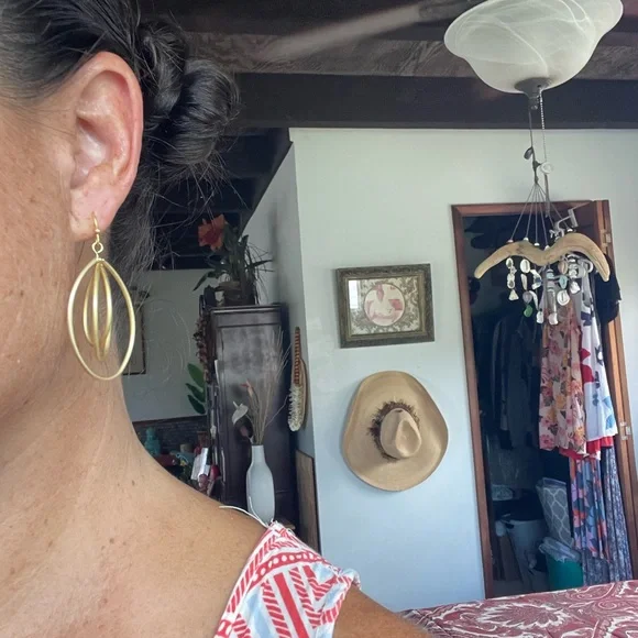 BRAND NEW Anthropologie Gold Hoop dangle Earrings - Picture 4 of 4